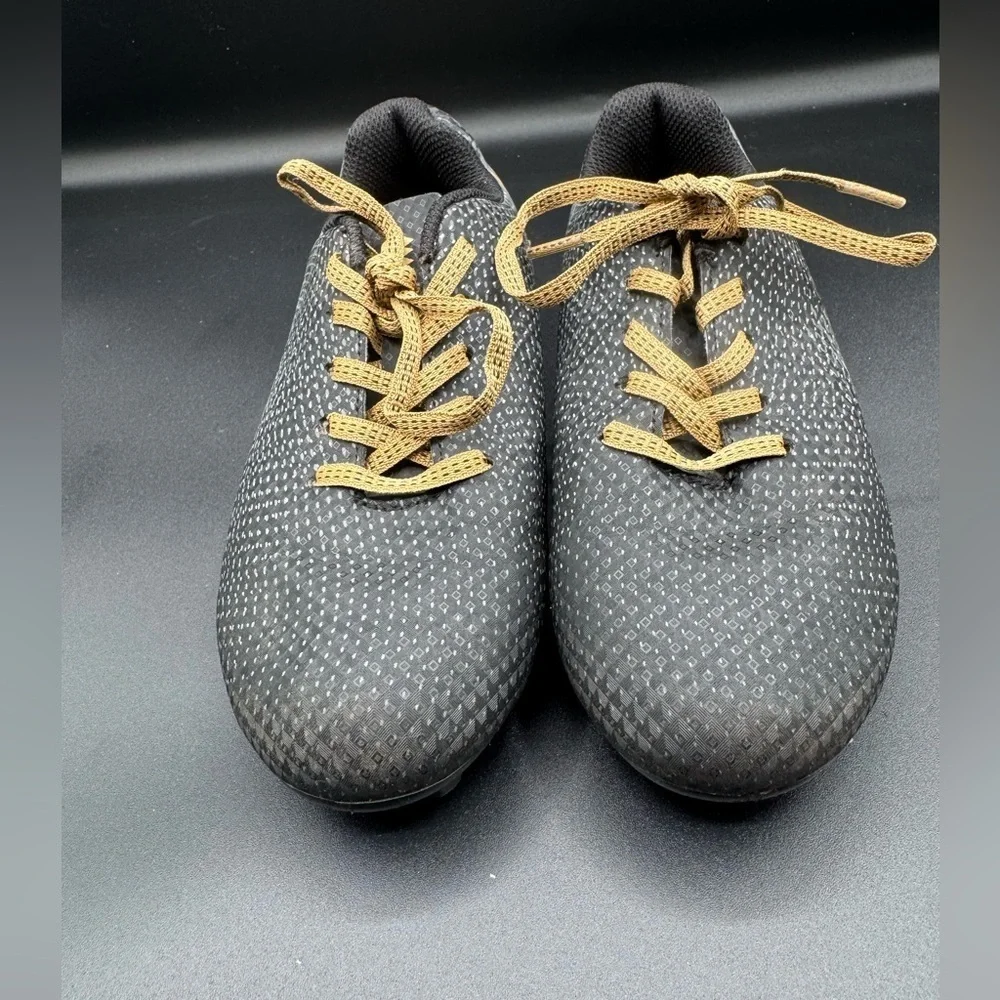 DSG Black and Gray Sneakers Modern Athletic Design
